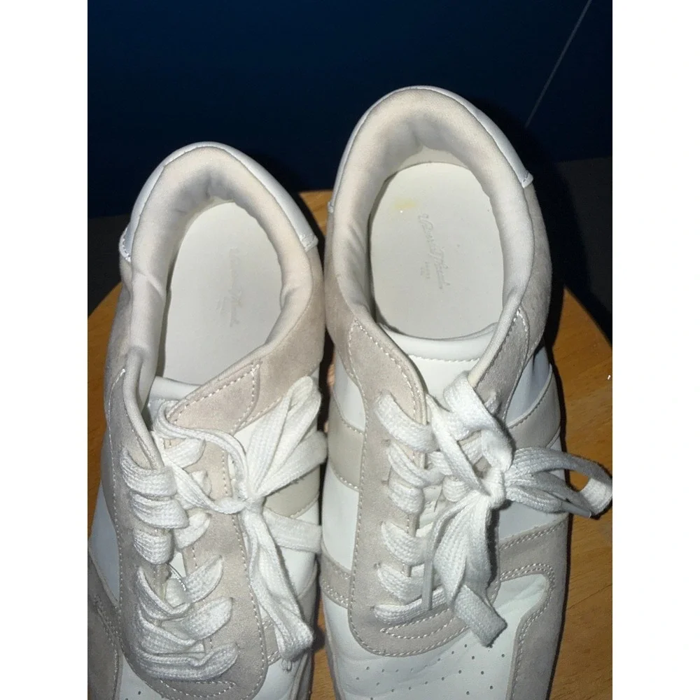 Universal Thread Womens Court Sneakers White Cream Low Top Shoes Size 11
